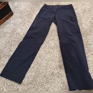 Women’s Size 6 Short Mammut Pants.